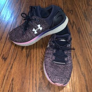 UNDER ARMOUR tennis shoes